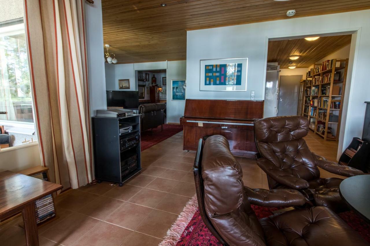 Villa Harald - Beachfront Hitis エクステリア 写真
