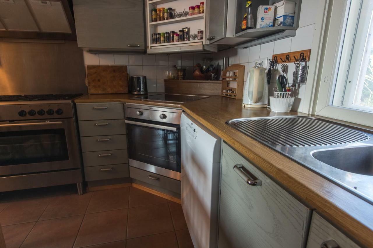 Villa Harald - Beachfront Hitis エクステリア 写真
