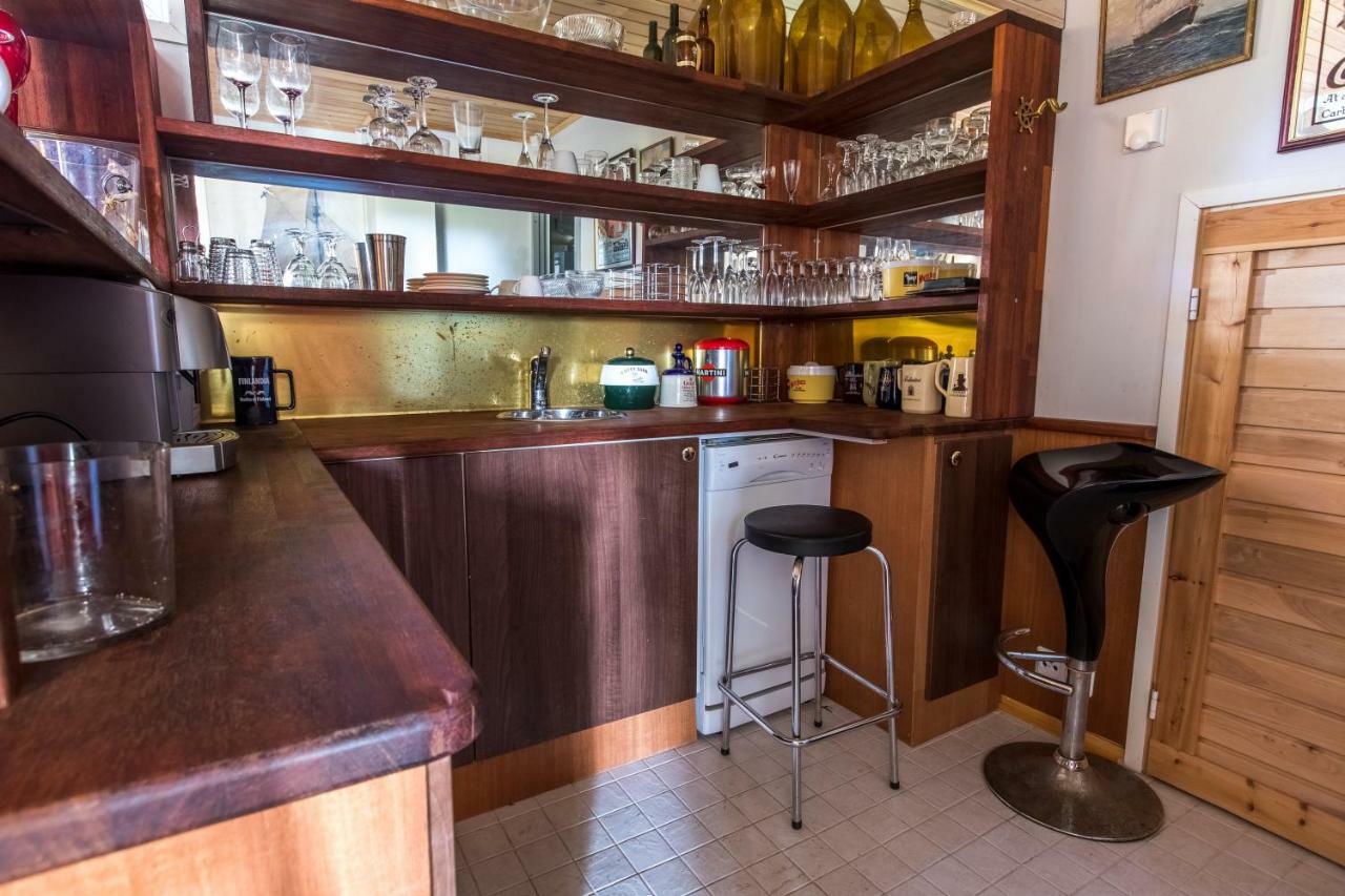 Villa Harald - Beachfront Hitis エクステリア 写真