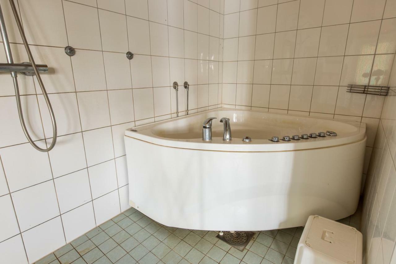 Villa Harald - Beachfront Hitis エクステリア 写真
