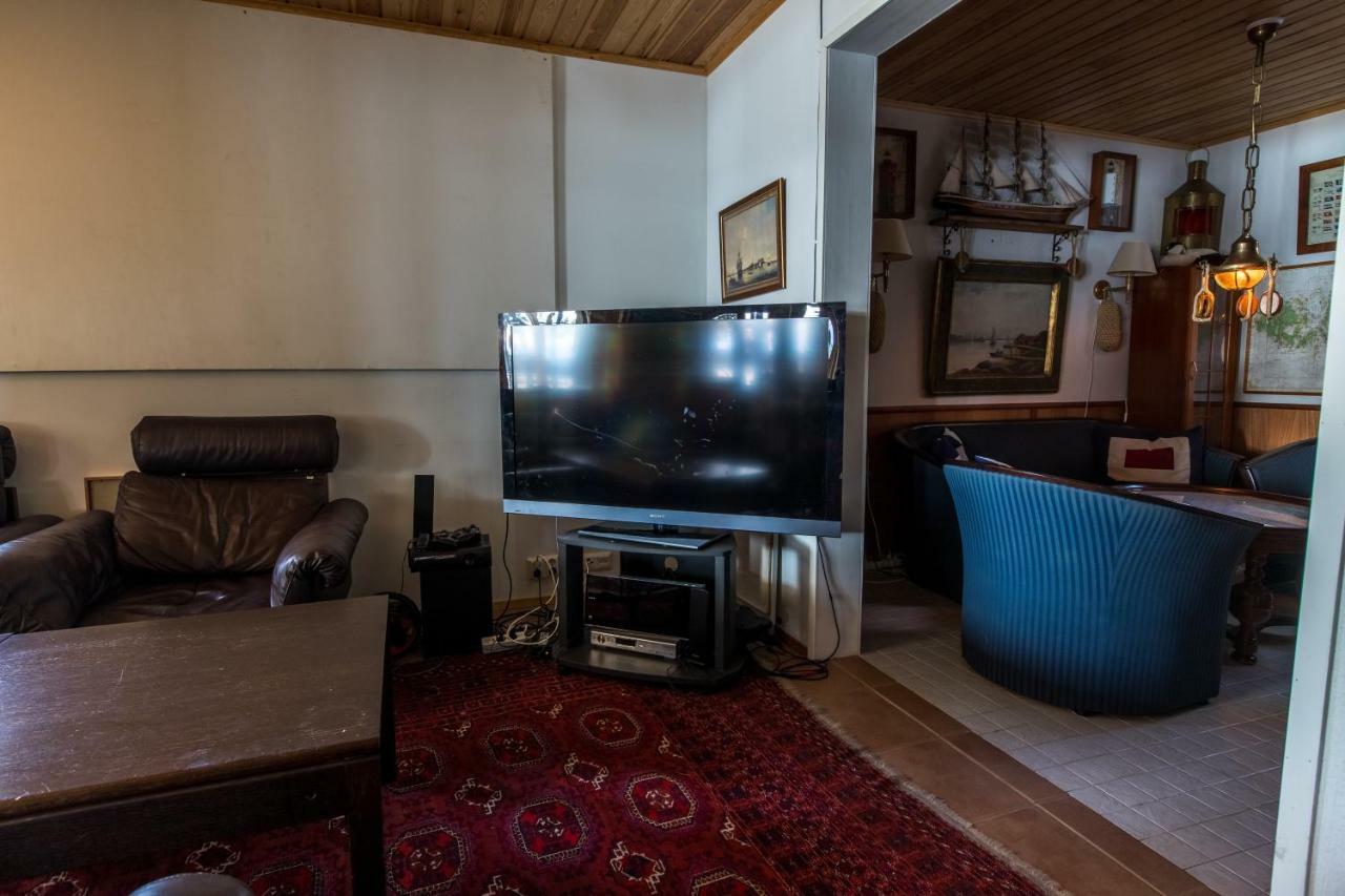 Villa Harald - Beachfront Hitis エクステリア 写真