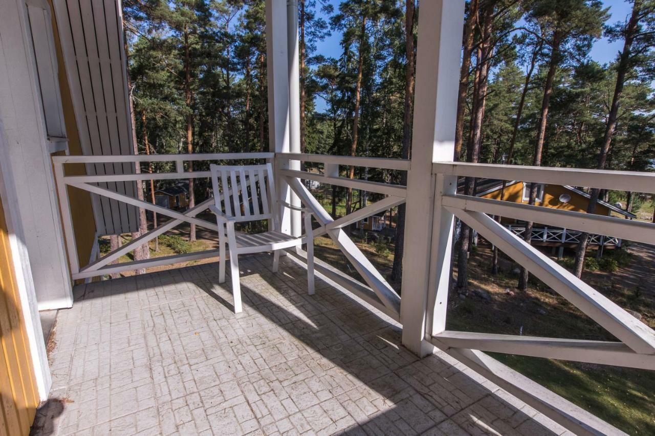 Villa Harald - Beachfront Hitis エクステリア 写真