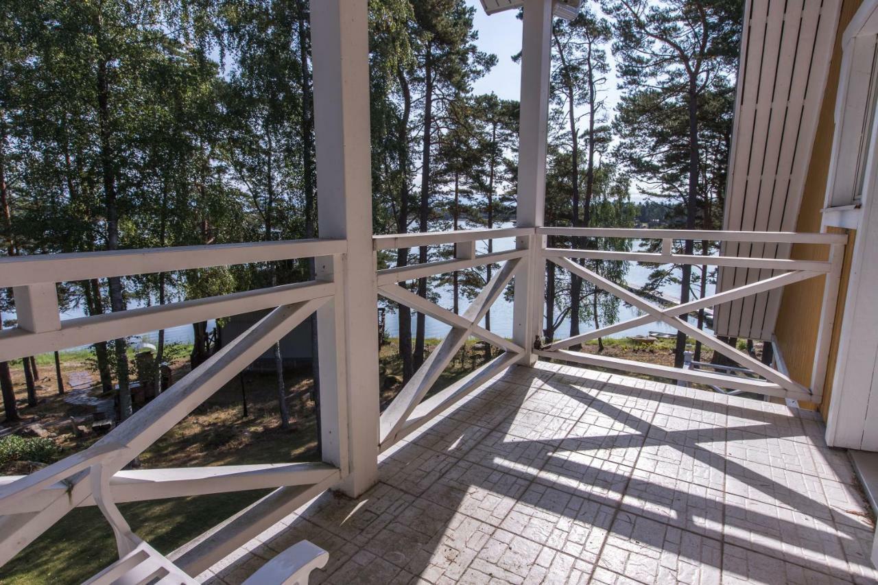 Villa Harald - Beachfront Hitis エクステリア 写真